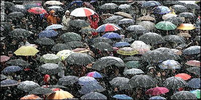 umbrella_crowd.jpg